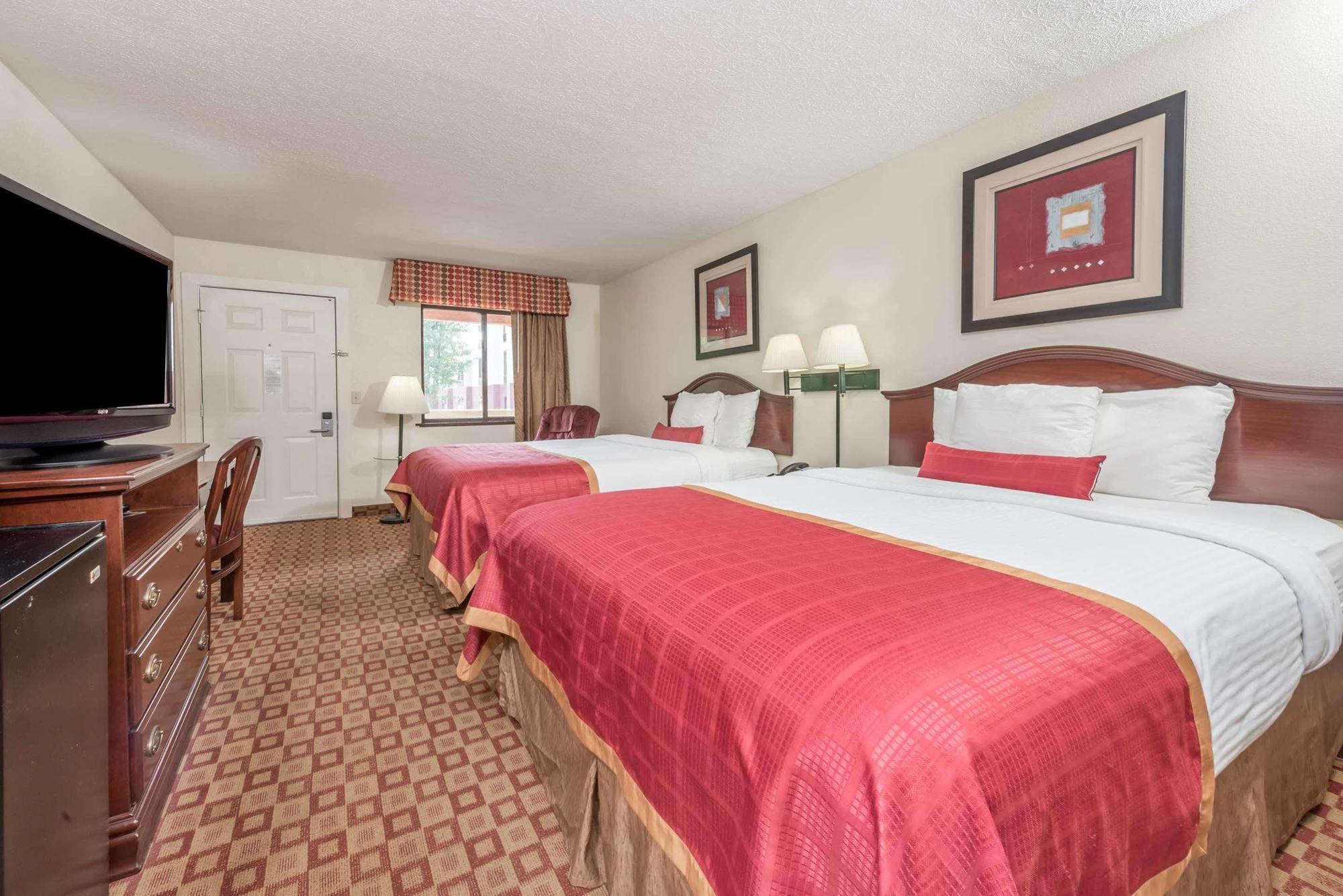 Days Inn By Wyndham Bloomington Exteriér fotografie